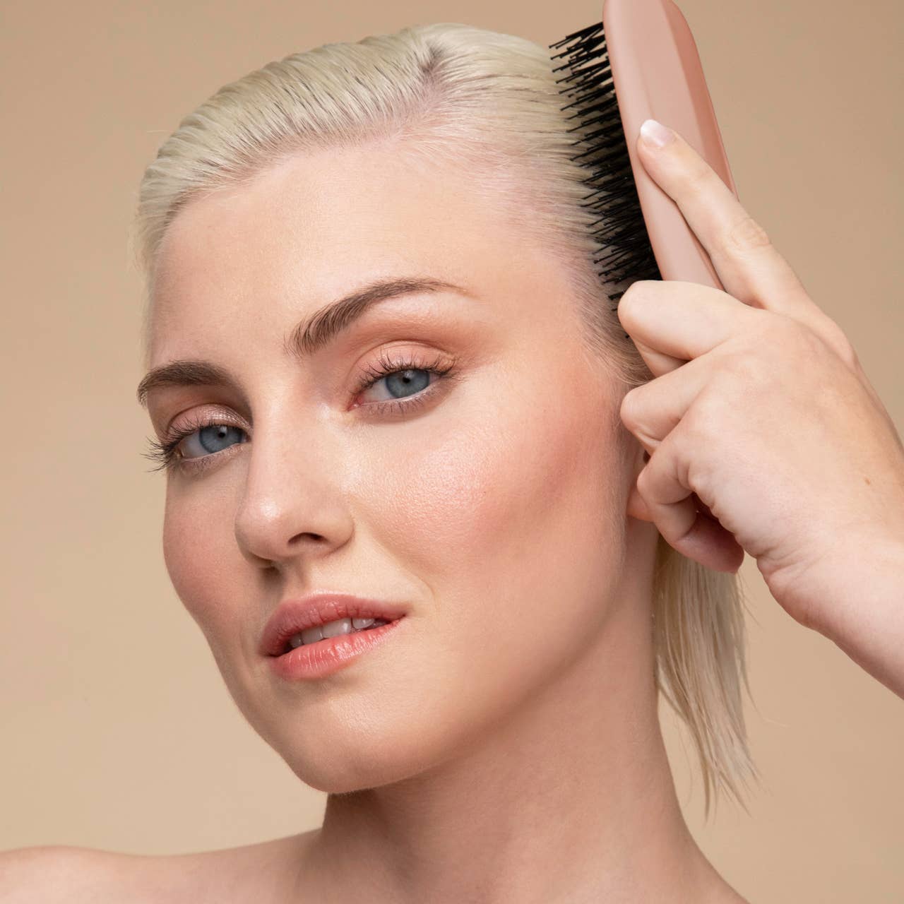 KITSCH Scalp Renewal Exfoliating Scalp Brush in Terracotta