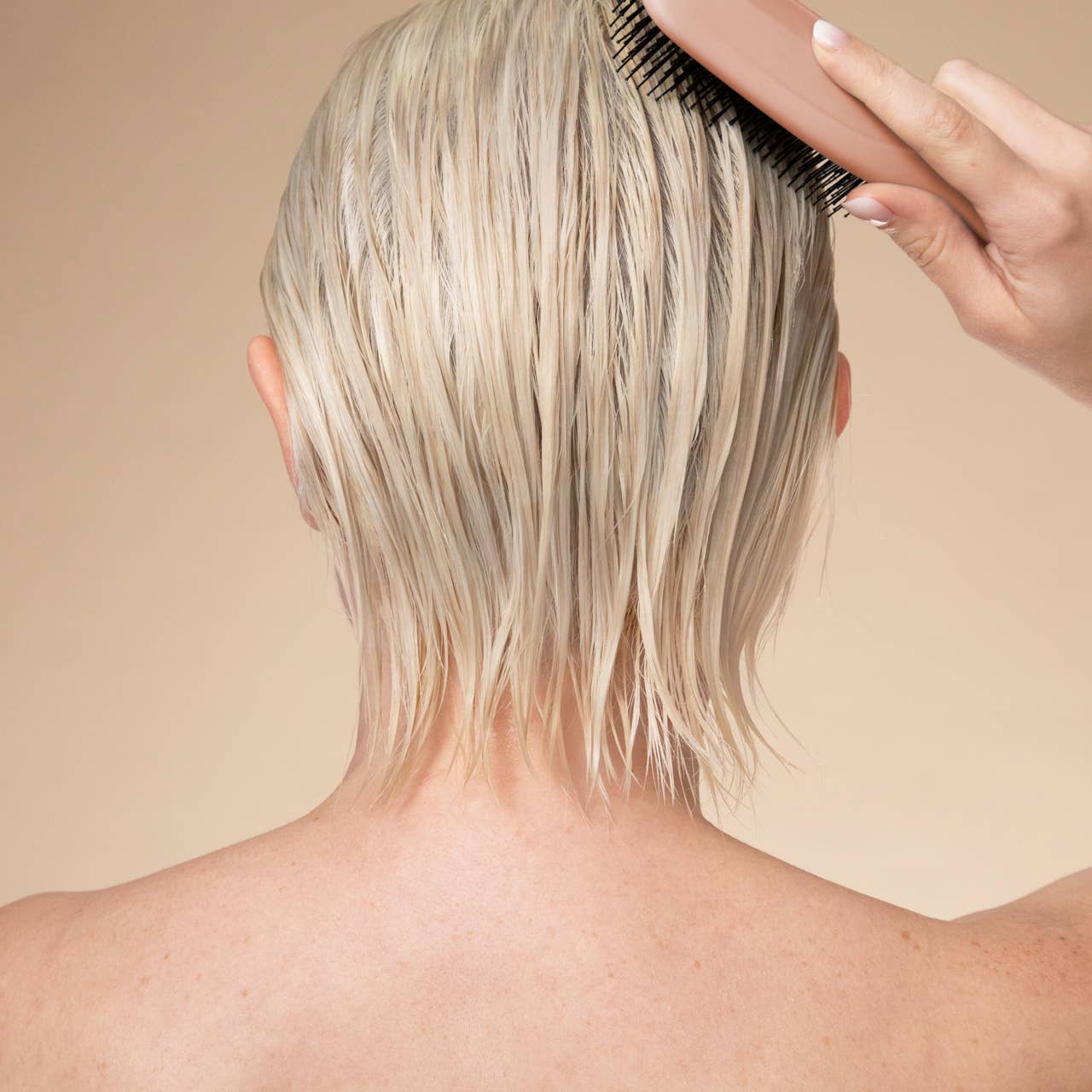 KITSCH Scalp Renewal Exfoliating Scalp Brush in Terracotta